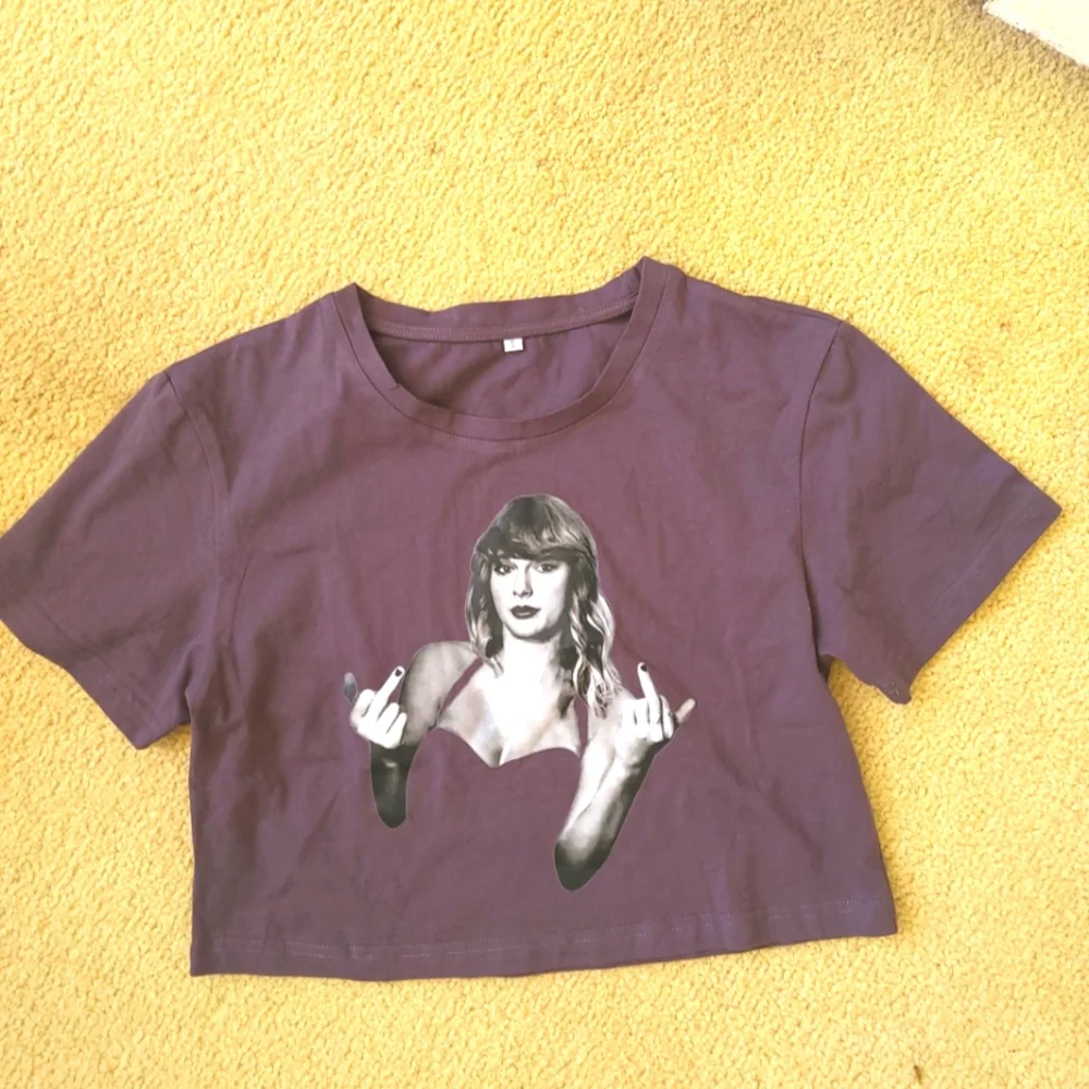 Taylor Swift Crop Top - Picture 1 of 4